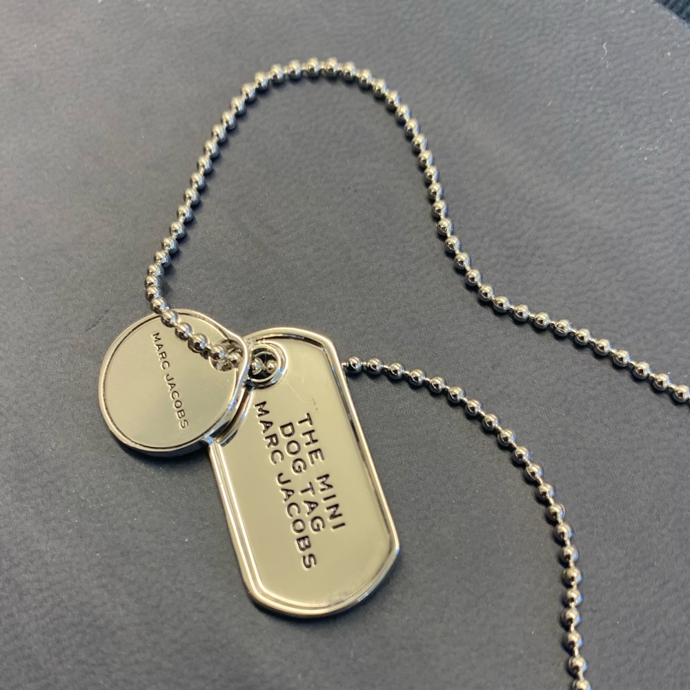 💜NWOT - Marc Jacobs The Mini Dog Tag Necklace